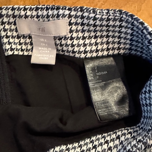 H&M Black and White Gray Houndstooth Belted Pencil Skirt - Picture 2 of 5